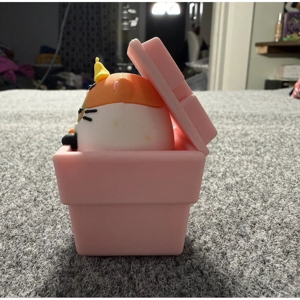 SMOKO Tayto Potato Cat Blind Box Calico Cat in Recycling Bin Garbage